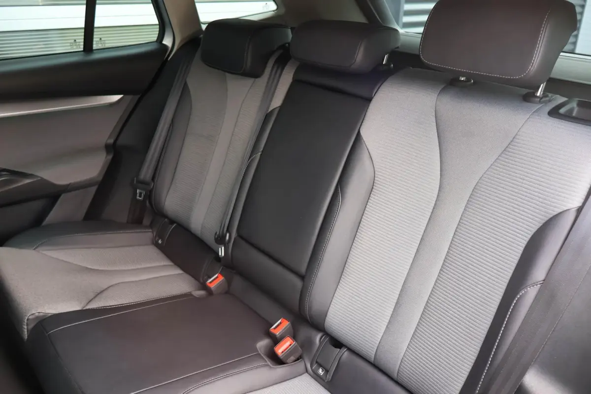 60 180pk | SoH 93% | Navigatie | Apple CarPlay/ Android Auto | Parkeersensoren Voor/Achter | Cruise Control | Stoelverwarming