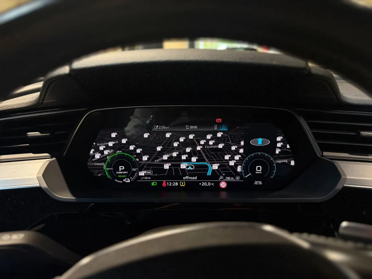 E-tron 50 quattro edition Black 71 kWh|Pano|Matrix|Memory|S line|Keyless|