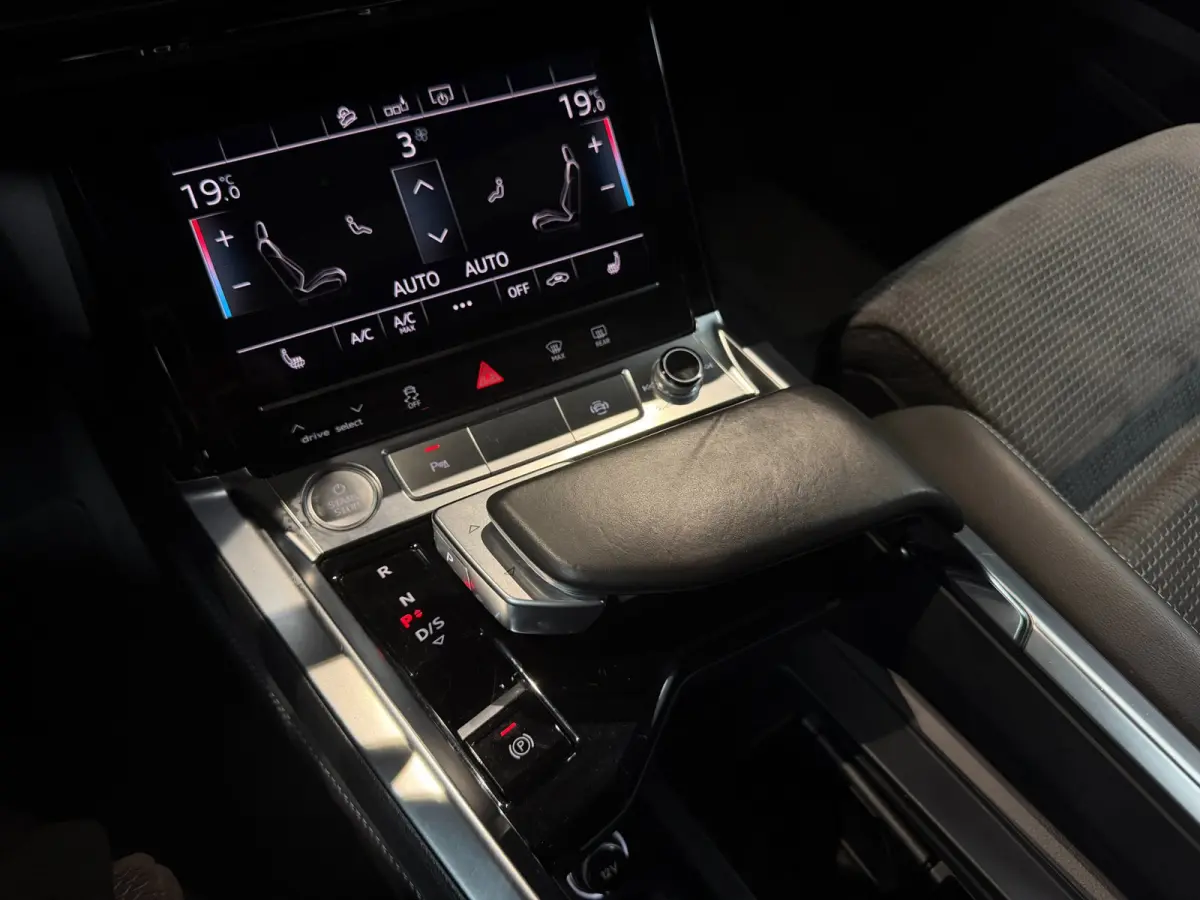E-tron 50 quattro edition Black 71 kWh|Pano|Matrix|Memory|S line|Keyless|