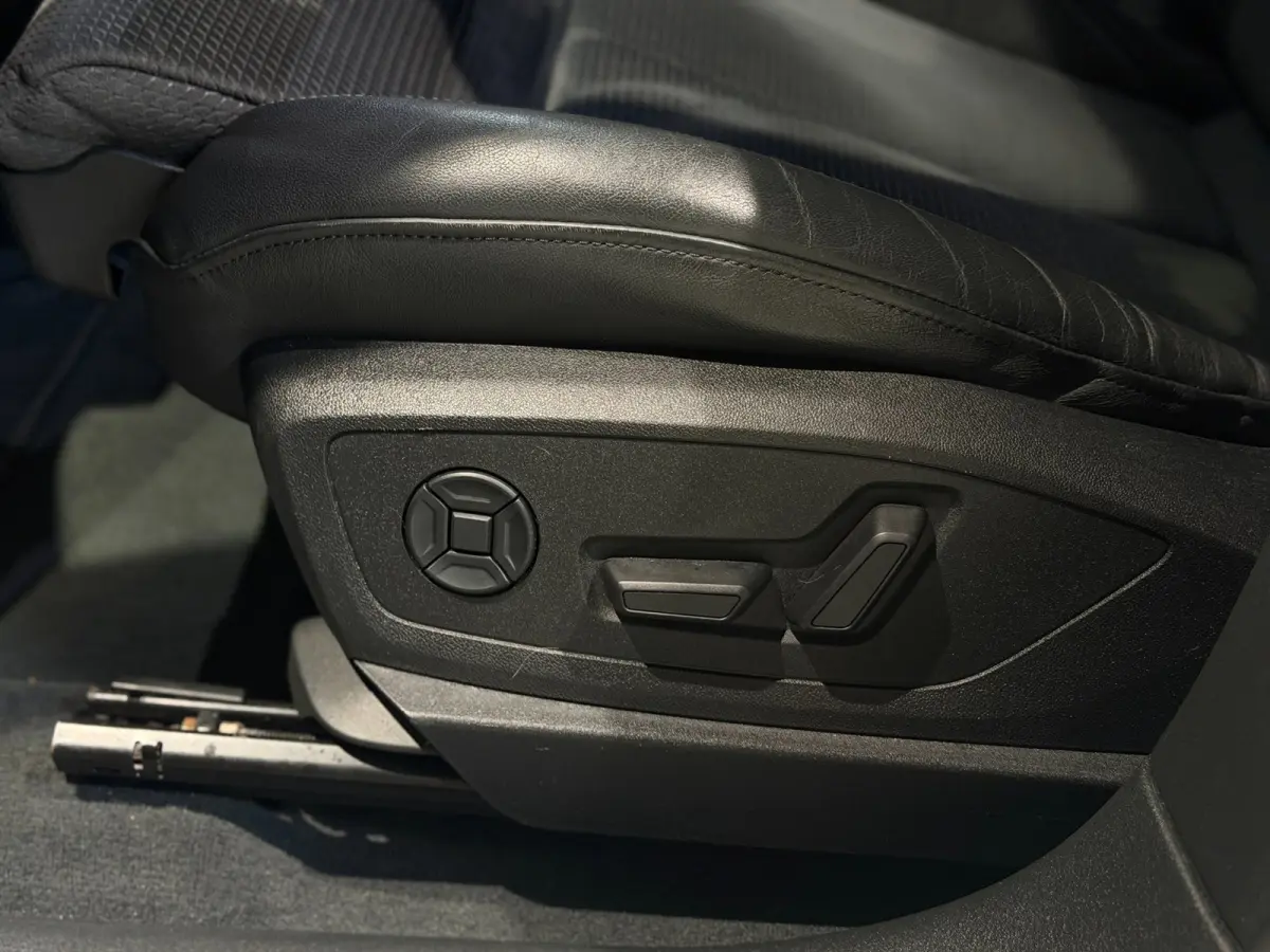 E-tron 50 quattro edition Black 71 kWh|Pano|Matrix|Memory|S line|Keyless|