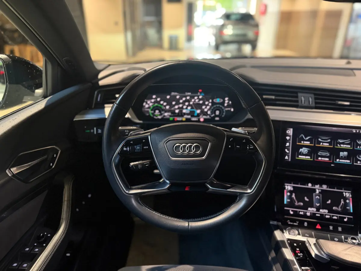 E-tron 50 quattro edition Black 71 kWh|Pano|Matrix|Memory|S line|Keyless|