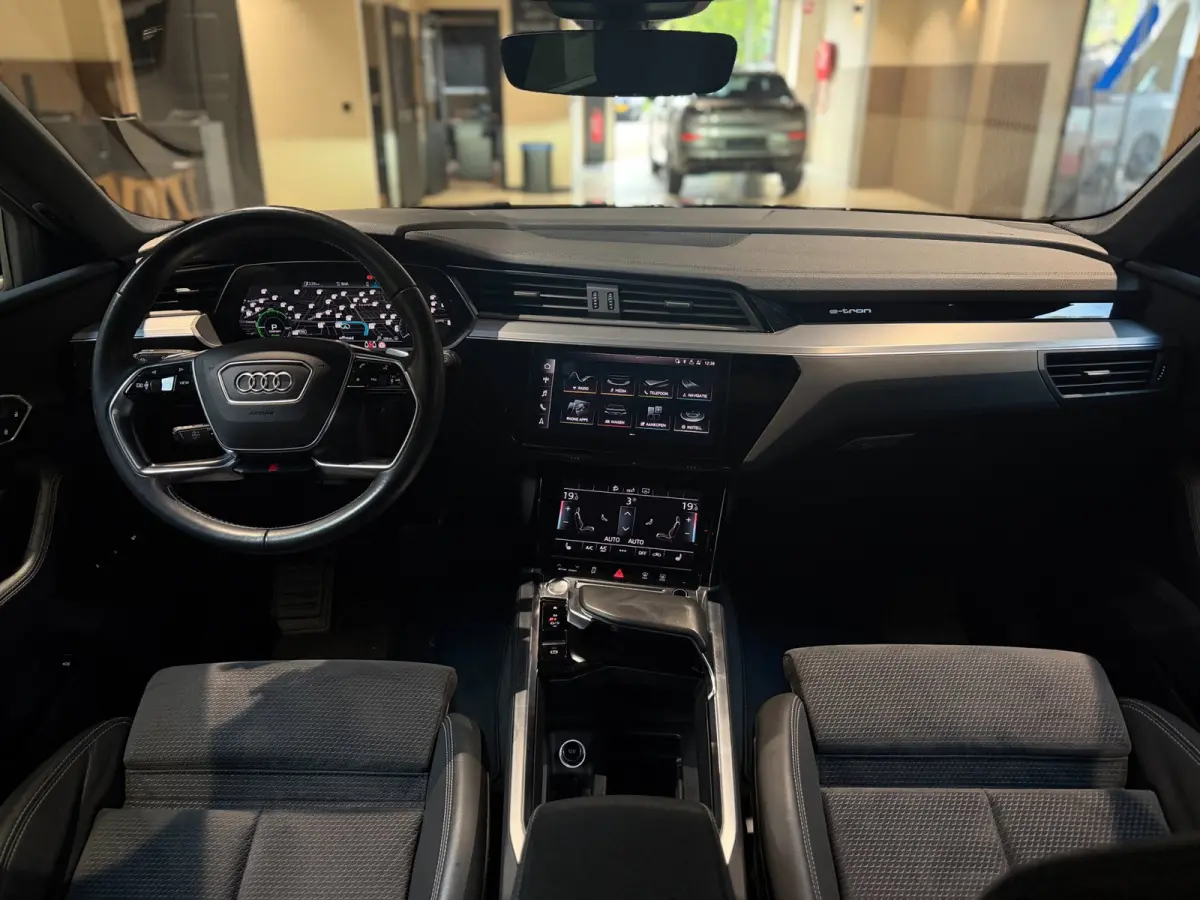 E-tron 50 quattro edition Black 71 kWh|Pano|Matrix|Memory|S line|Keyless|
