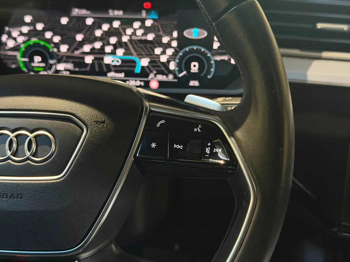 E-tron 50 quattro edition Black 71 kWh|Pano|Matrix|Memory|S line|Keyless|