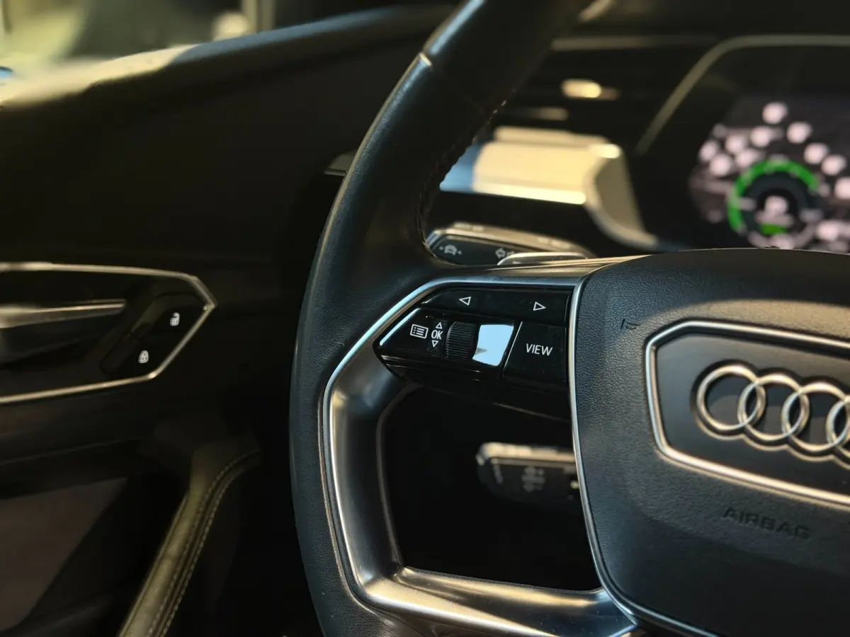 E-tron 50 quattro edition Black 71 kWh|Pano|Matrix|Memory|S line|Keyless|