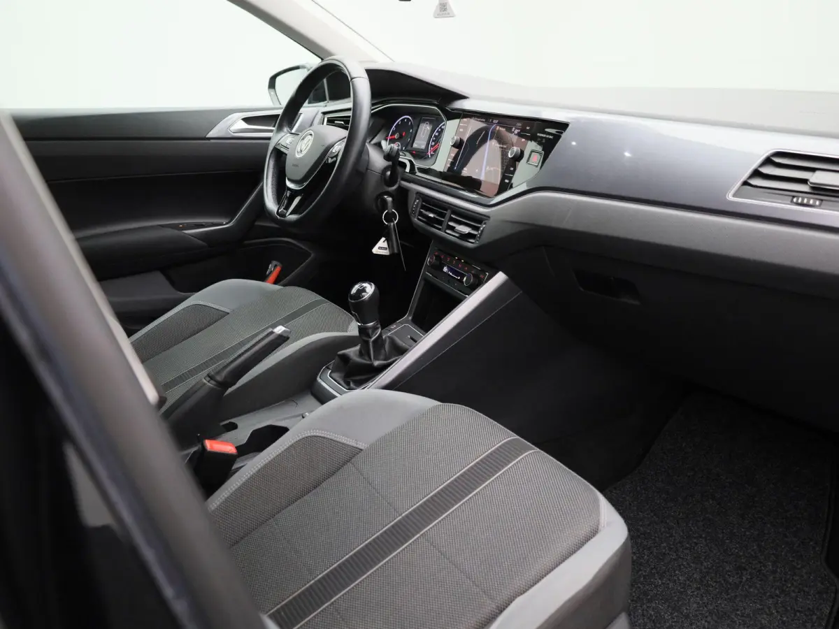 1.0 TSI Highline | 95 PK | Apple Carpaly / Android Auto | Lichtmetalen Velgen | Cruise Control Adaptief | Parkeersensoren |