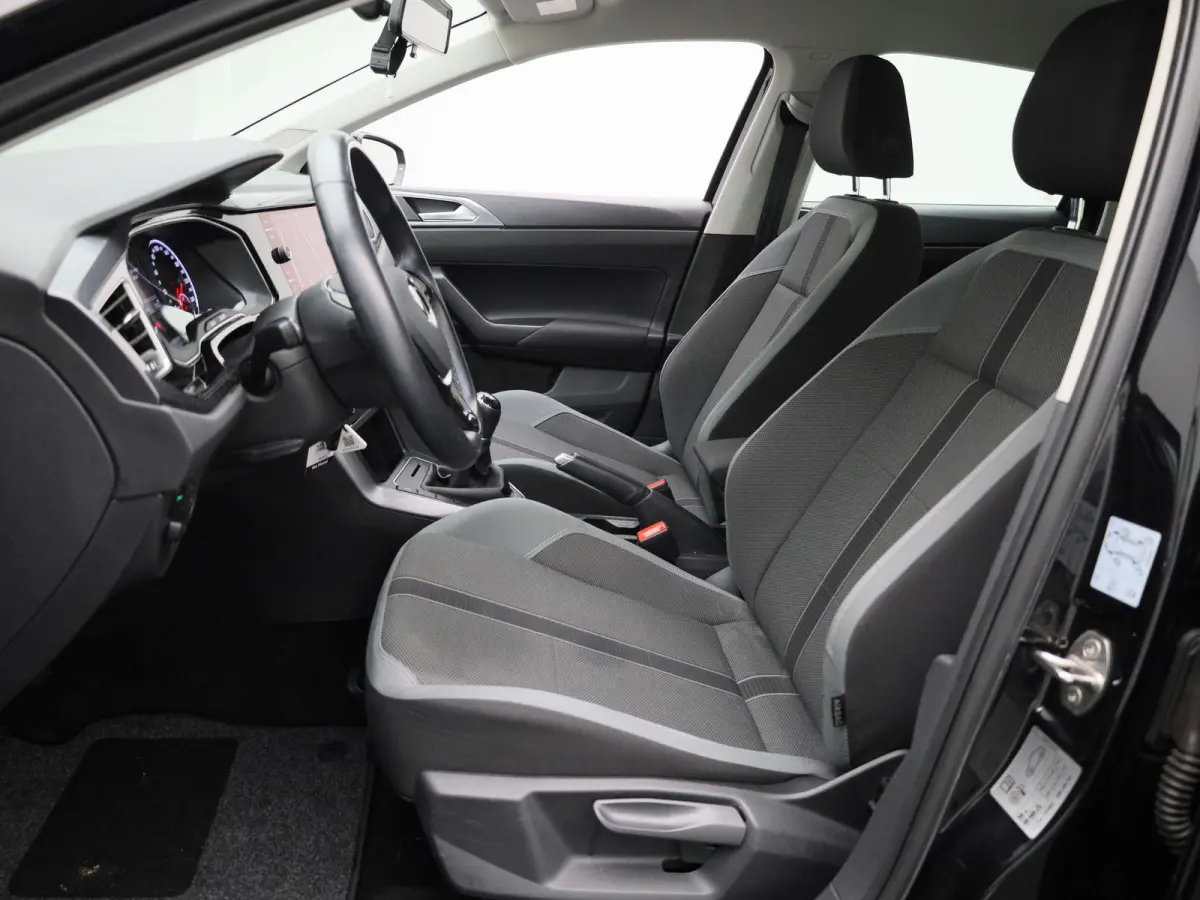 1.0 TSI Highline | 95 PK | Apple Carpaly / Android Auto | Lichtmetalen Velgen | Cruise Control Adaptief | Parkeersensoren |