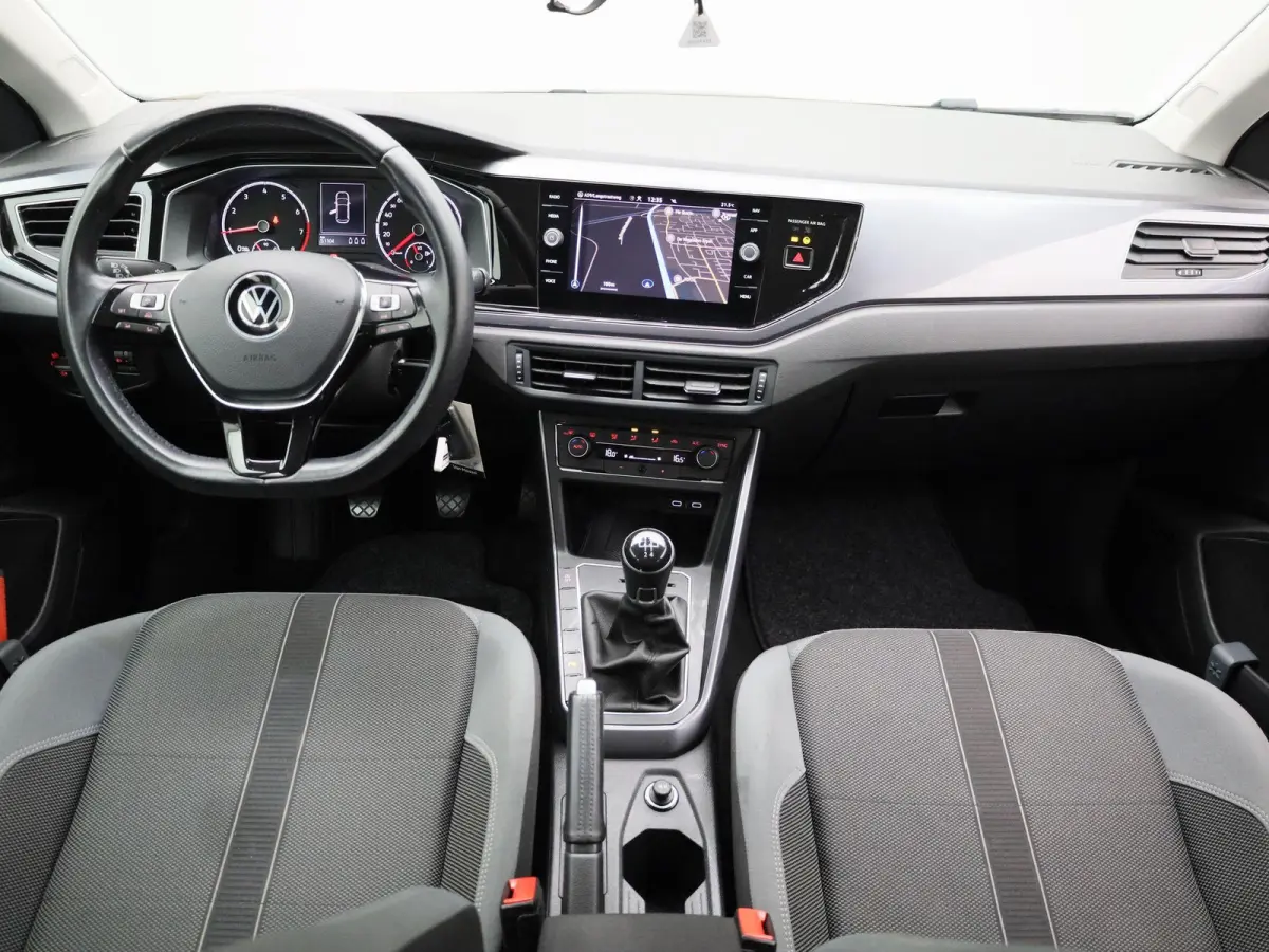 1.0 TSI Highline | 95 PK | Apple Carpaly / Android Auto | Lichtmetalen Velgen | Cruise Control Adaptief | Parkeersensoren |