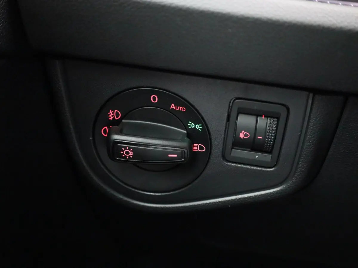 1.0 TSI Highline | 95 PK | Apple Carpaly / Android Auto | Lichtmetalen Velgen | Cruise Control Adaptief | Parkeersensoren |