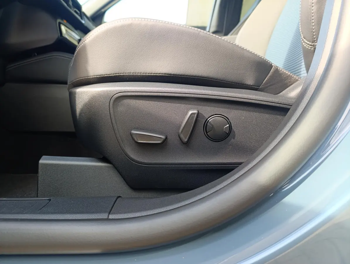 2.5 PHEV Bluecruise Edition | BLUECRUISE! | Panodak | Elek. trekhaak | Stoel/stuur voorruitverwarming | Dodehoekdetectie | Elek. stoel met geheugen | Elek. kofferklep