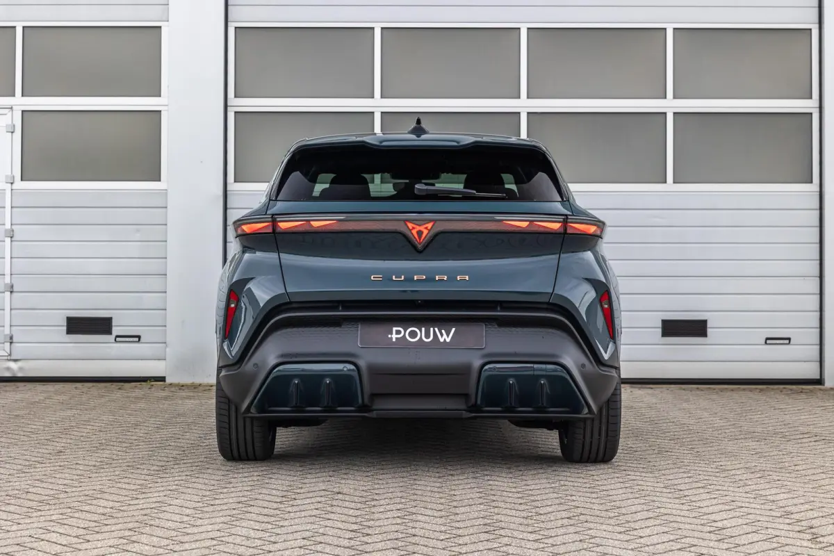 Business First Edition 211pk 56 kWh | Velgen 18'' | Sportstoelen