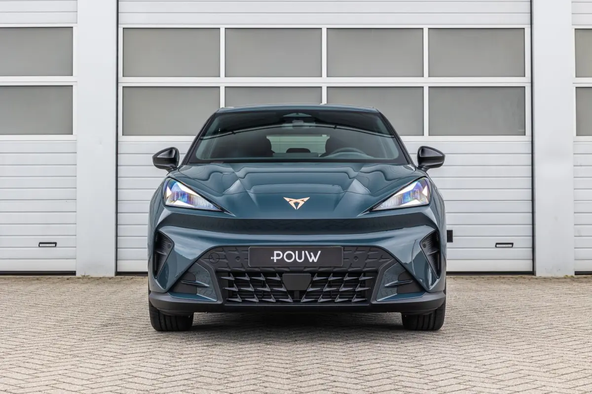 Business First Edition 211pk 56 kWh | Velgen 18'' | Sportstoelen