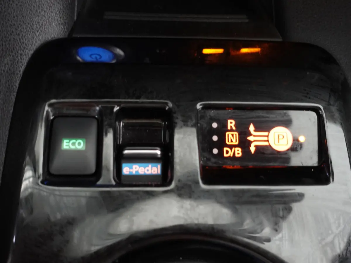 N-Connecta 40 kWh Navigatie Bluetooth Cruise Control Lichtmetalen Velgen