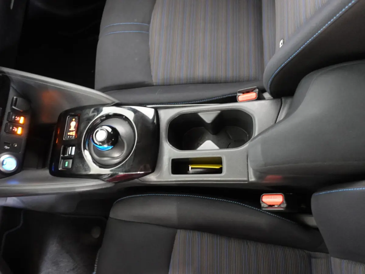 N-Connecta 40 kWh Navigatie Bluetooth Cruise Control Lichtmetalen Velgen