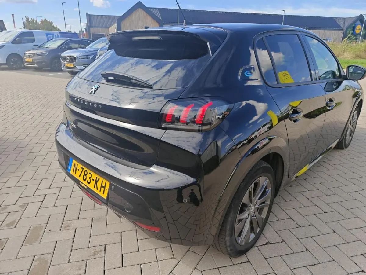 EV Allure Pack 50 kWh | Fase 3 laden | Navi by app | Stoelverwarming | Camera | Apple carplay | NL auto |