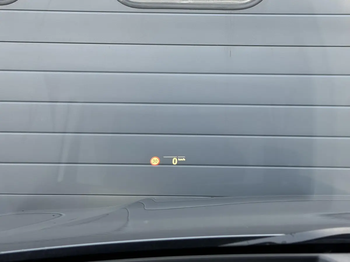 320i xDrive High Executive Edition | Navigatie | Head-Up Display | DAB | Privacy Glass | Lederen Bekleding |