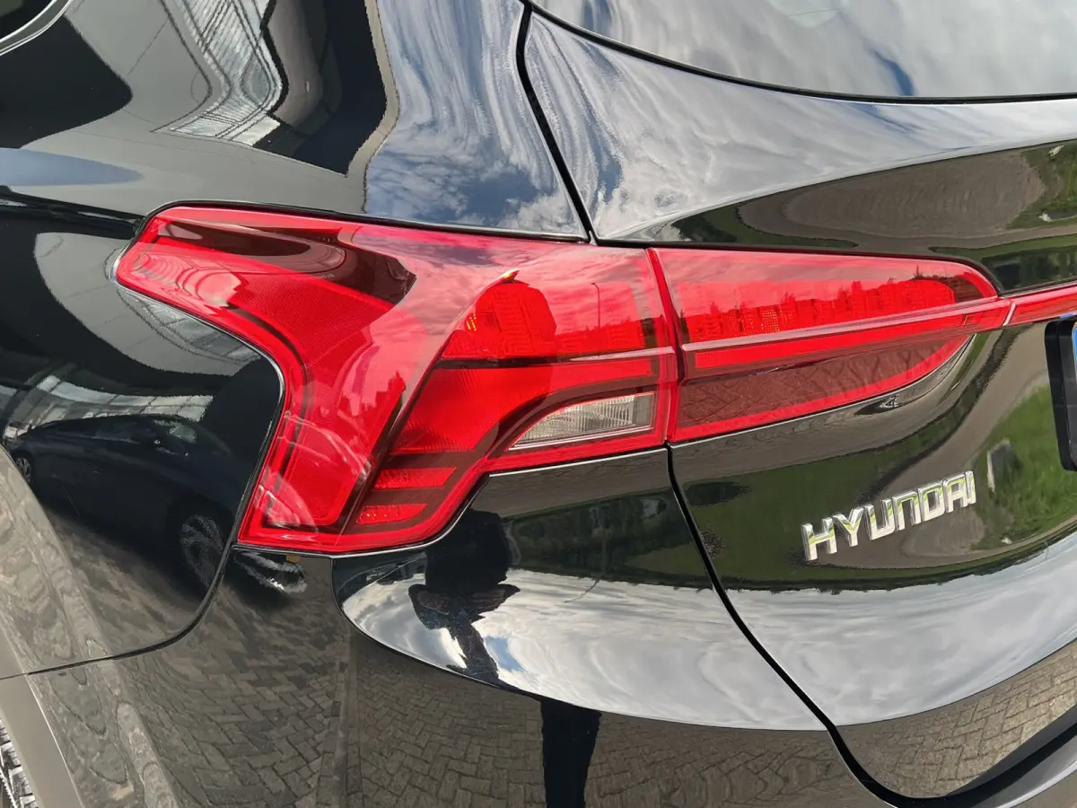 1.6 T-GDI HEV 230pk Comfort Smart 7p. | Camera | Trekhaak | Carplay | Premium Audio | Leder | Adaptive cruise controle | Dodehoek detectie | Elektrische voorstoelen | Navigatie | Stoelverwar