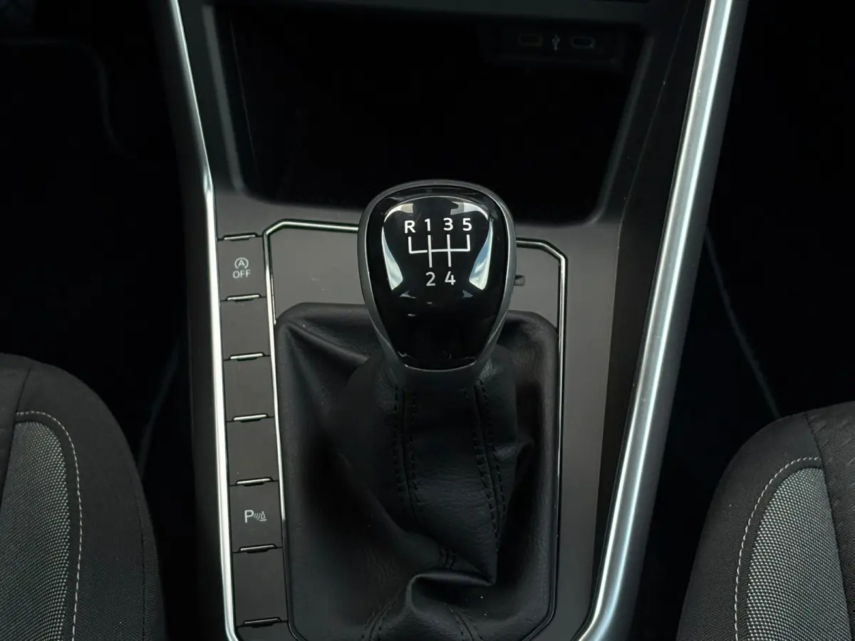 1.0 TSI 95 pk Life | Verlengde garantie | Apple Carplay | Cruise control adaptief | Getint glas | 15 inch | Airco