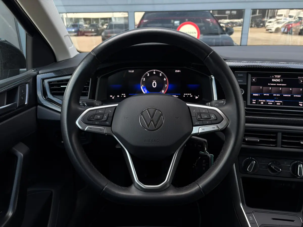 1.0 TSI 95 pk Life | Verlengde garantie | Apple Carplay | Cruise control adaptief | Getint glas | 15 inch | Airco