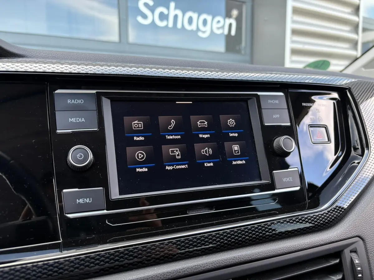 1.0 TSI 95 pk Life | Verlengde garantie | Apple Carplay | Cruise control adaptief | Getint glas | 15 inch | Airco