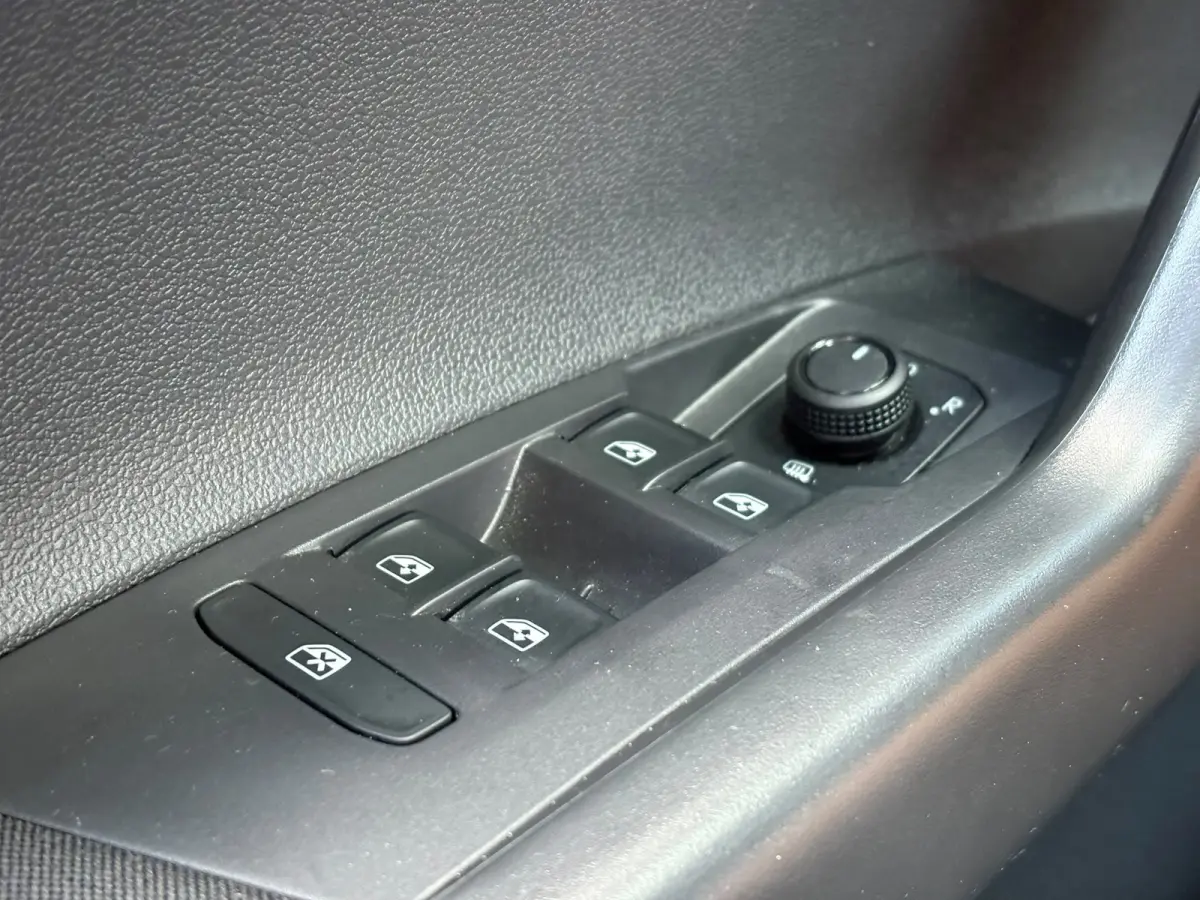 1.0 TSI 95 pk Life | Verlengde garantie | Apple Carplay | Cruise control adaptief | Getint glas | 15 inch | Airco