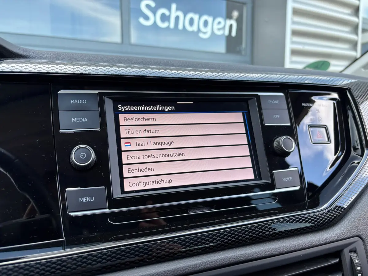 1.0 TSI 95 pk Life | Verlengde garantie | Apple Carplay | Cruise control adaptief | Getint glas | 15 inch | Airco