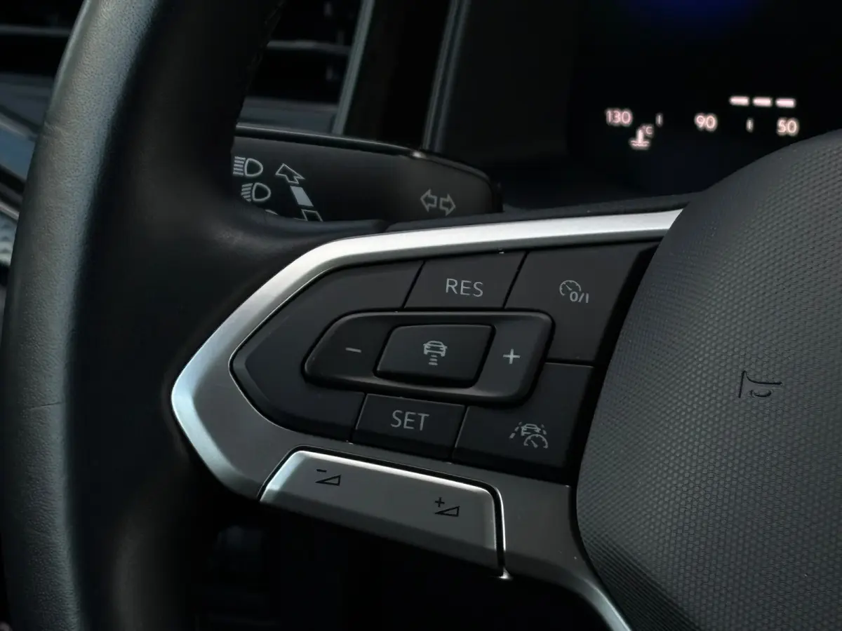 1.0 TSI 95 pk Life | Verlengde garantie | Apple Carplay | Cruise control adaptief | Getint glas | 15 inch | Airco