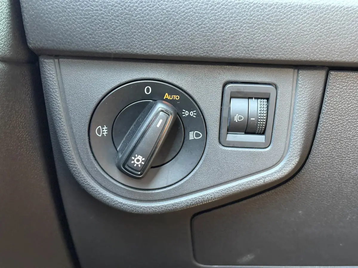 1.0 TSI 95 pk Life | Verlengde garantie | Apple Carplay | Cruise control adaptief | Getint glas | 15 inch | Airco
