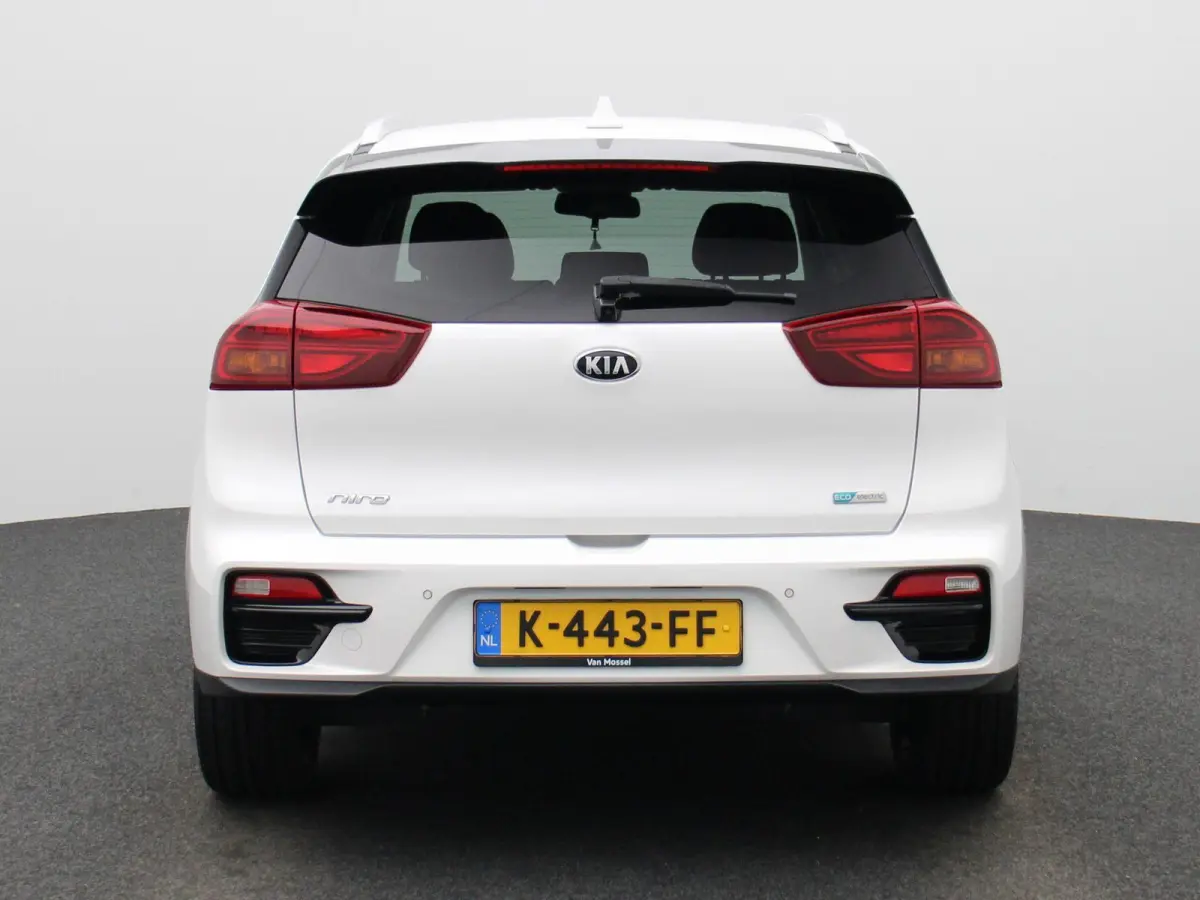 ExecutiveLine 64 kWh | Apple Carplay / Android Auto | Stoelverwarming | Stoelventilatie | Achteruitrijcamera | Parkeersensoren |
