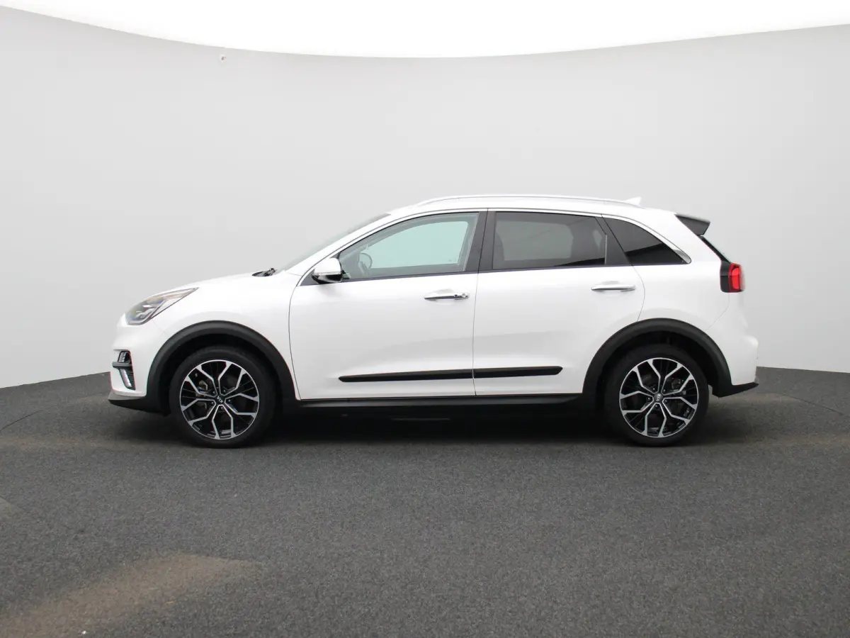 ExecutiveLine 64 kWh | Apple Carplay / Android Auto | Stoelverwarming | Stoelventilatie | Achteruitrijcamera | Parkeersensoren |
