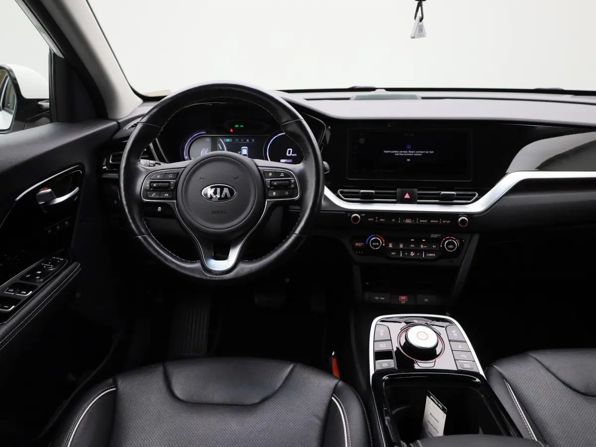 ExecutiveLine 64 kWh | Apple Carplay / Android Auto | Stoelverwarming | Stoelventilatie | Achteruitrijcamera | Parkeersensoren |