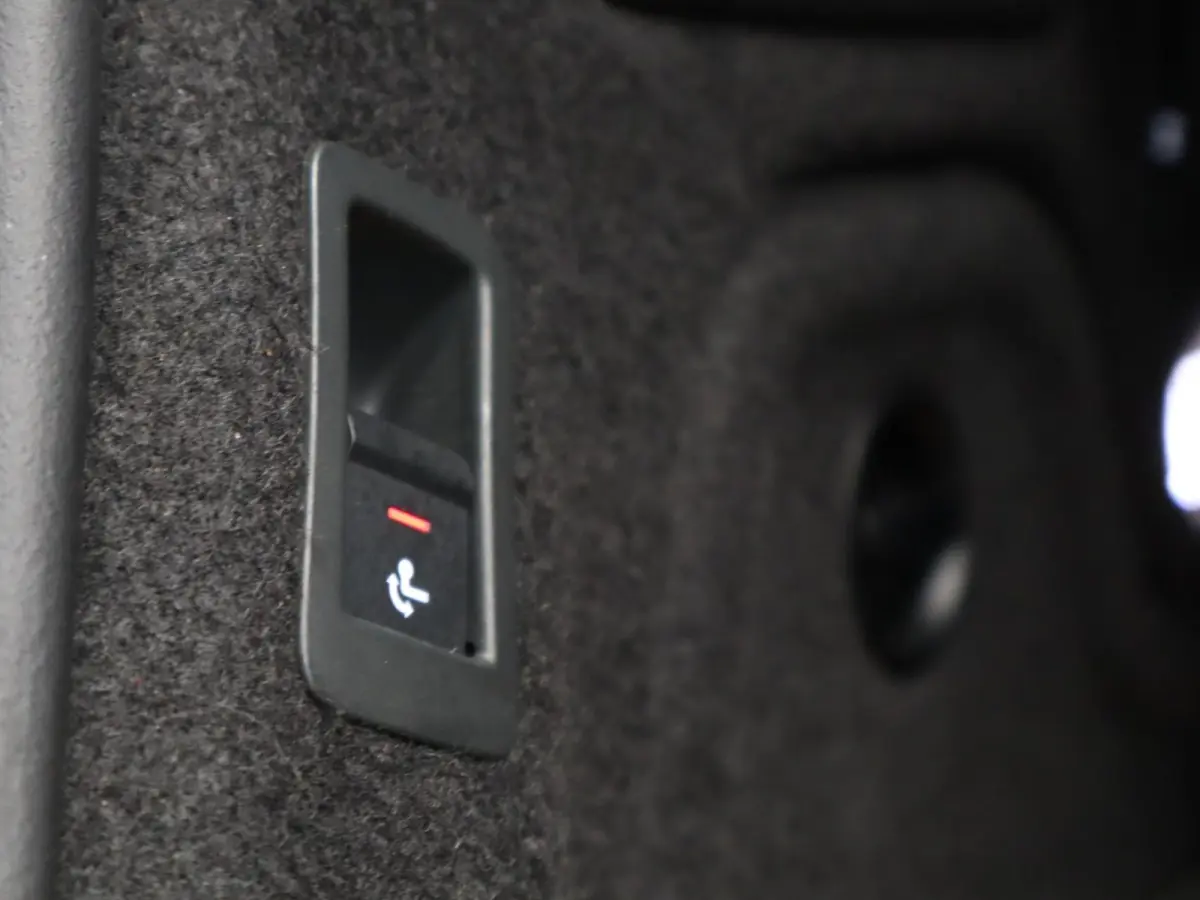 2.0 TFSI 190pk S-tronic Launch Edition | Trekhaak | LED Koplampen | Nekverwarming | Voorstoelen Verwarmd | 19" Velgen