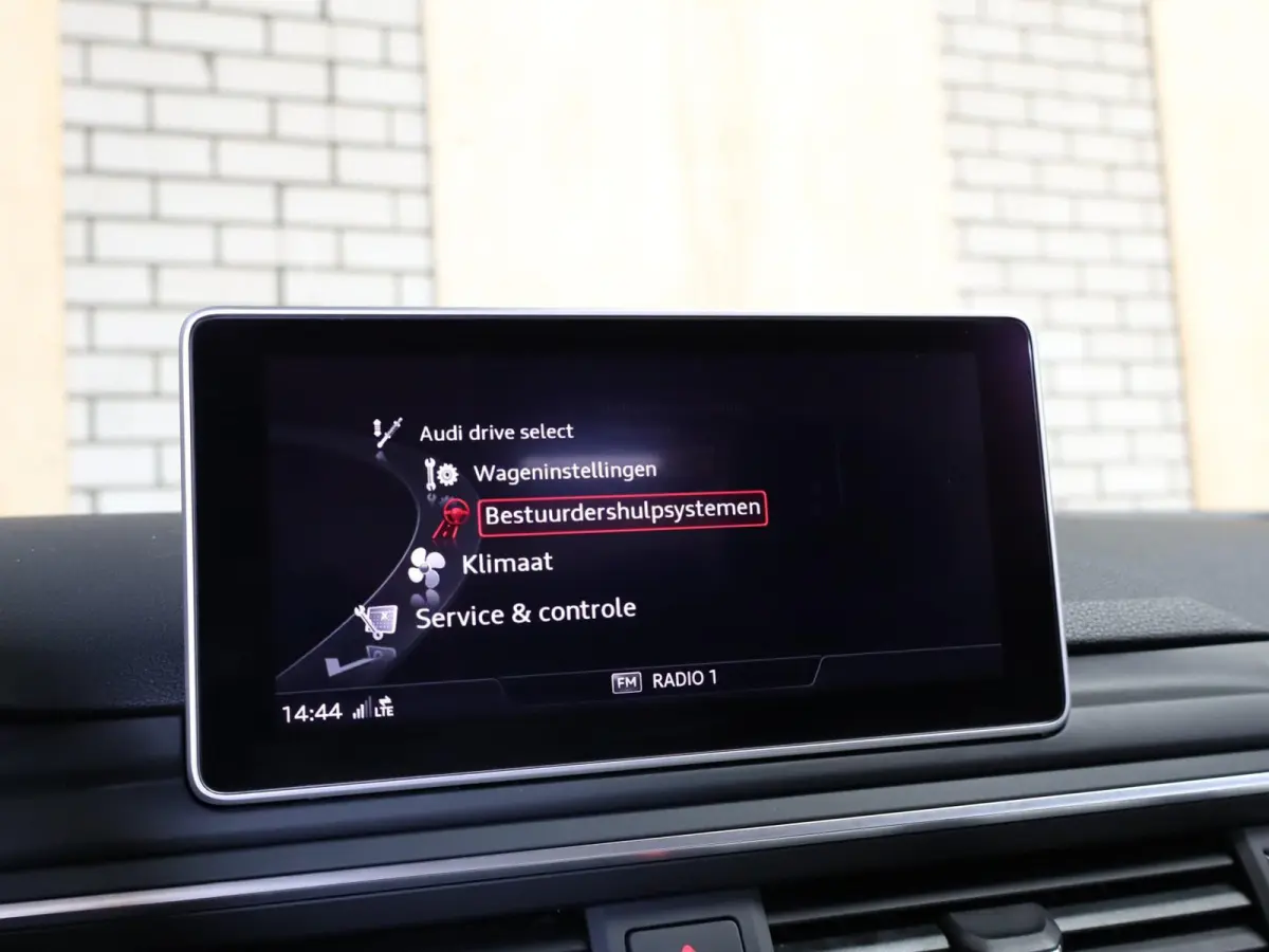 2.0 TFSI 190pk S-tronic Launch Edition | Trekhaak | LED Koplampen | Nekverwarming | Voorstoelen Verwarmd | 19" Velgen