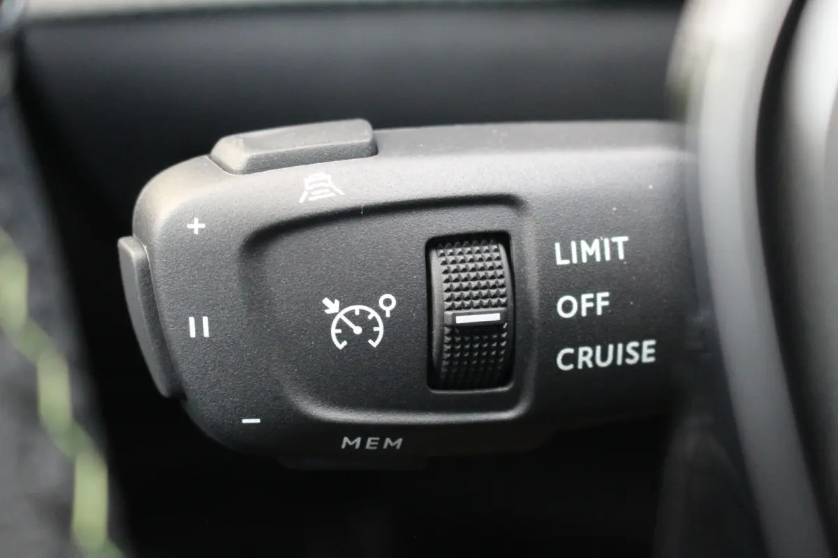 1.2 Hybrid 145 GT | Drive Assist | Dodehoeksens. | Camera V+A | Carplay | Navi | LED | Keyless | Drive Assist | Dodehoeksens. | Camera V+A | Carplay | Navi | LED | Keyless |