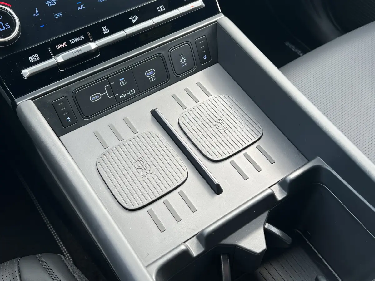 1.6 T-GDI PHEV 252pk Black Line 4WD 7p. | Draadloos carplay | Trekhaak | Premium Audio | Stoelventilatie | Bestuurdersstoel met geheugen | Head-up display | Leder | 360 graden camera | Stoel