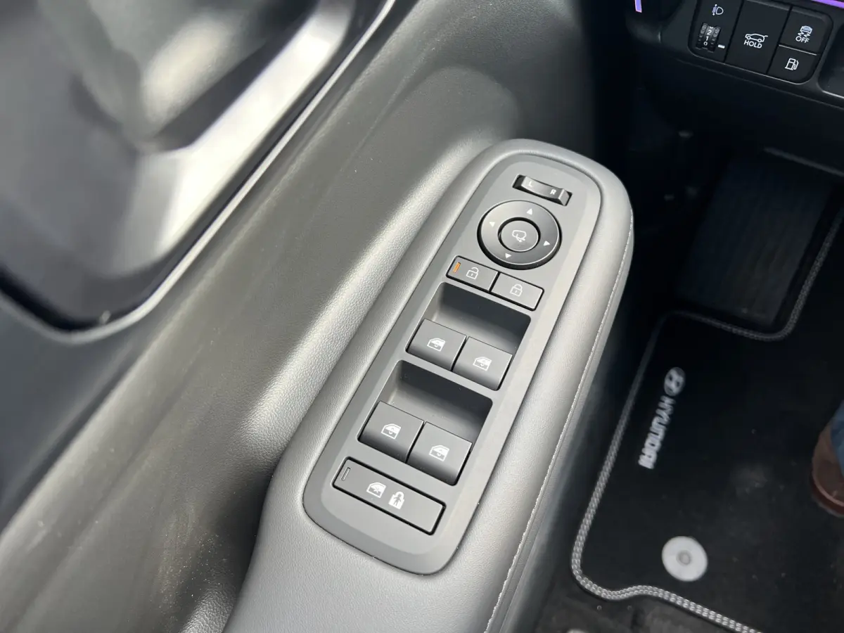 1.6 T-GDI PHEV 252pk Black Line 4WD 7p. | Draadloos carplay | Trekhaak | Premium Audio | Stoelventilatie | Bestuurdersstoel met geheugen | Head-up display | Leder | 360 graden camera | Stoel