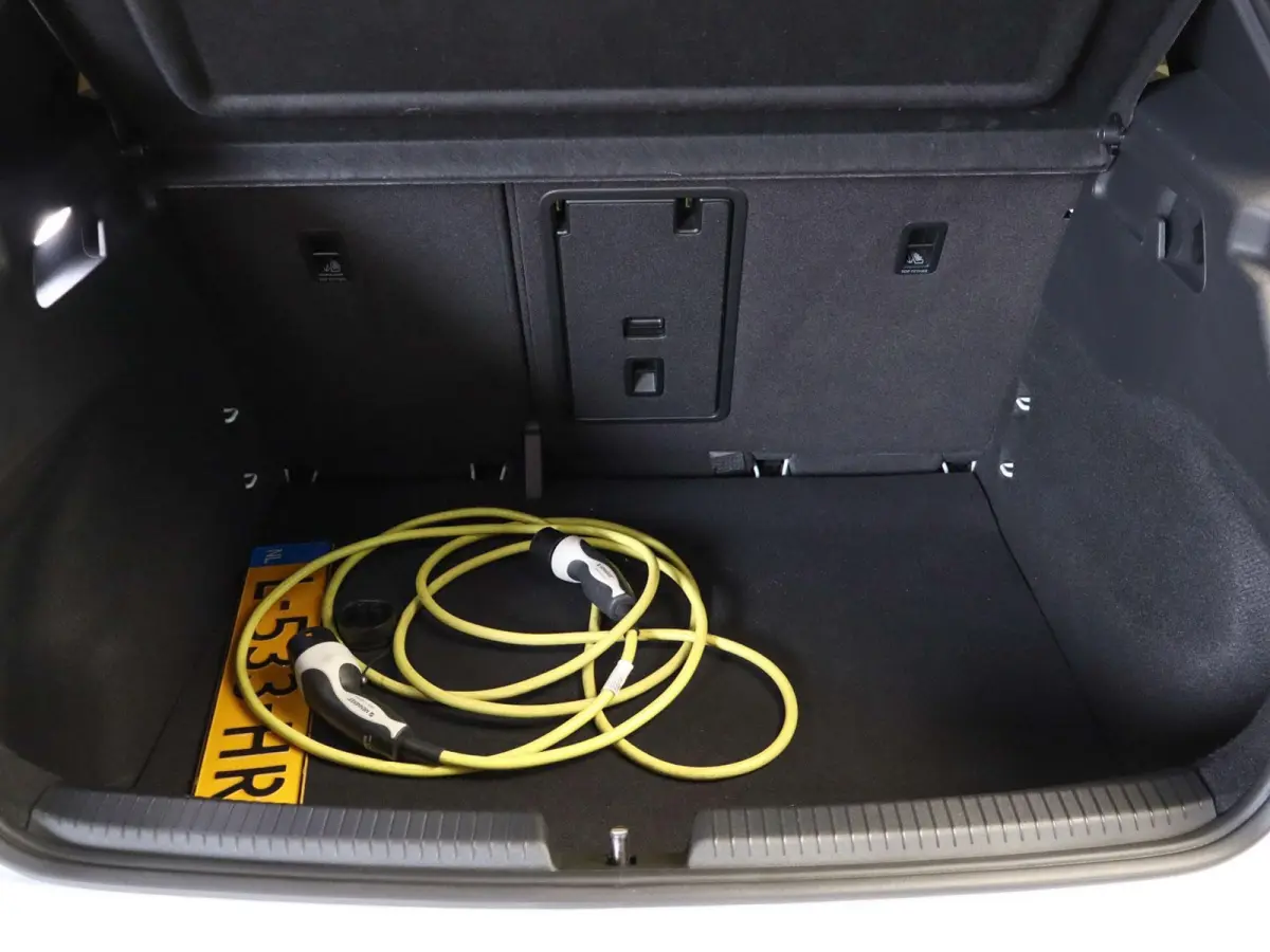 204pk First Plus 58 kWh | SoH 96% | Voorstoelen Verwarmd | Adaptive Cruise | 19" Velgen