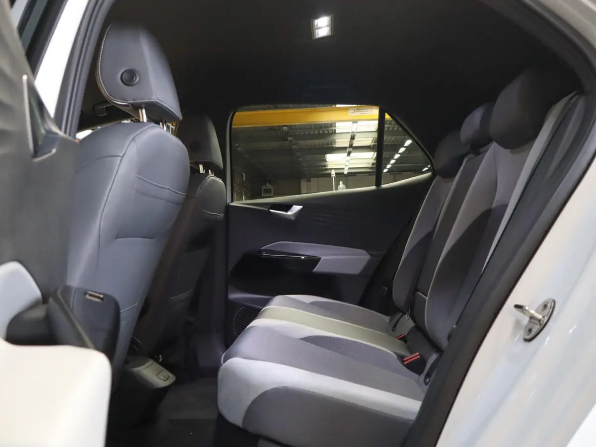 204pk First Plus 58 kWh | SoH 96% | Voorstoelen Verwarmd | Adaptive Cruise | 19" Velgen