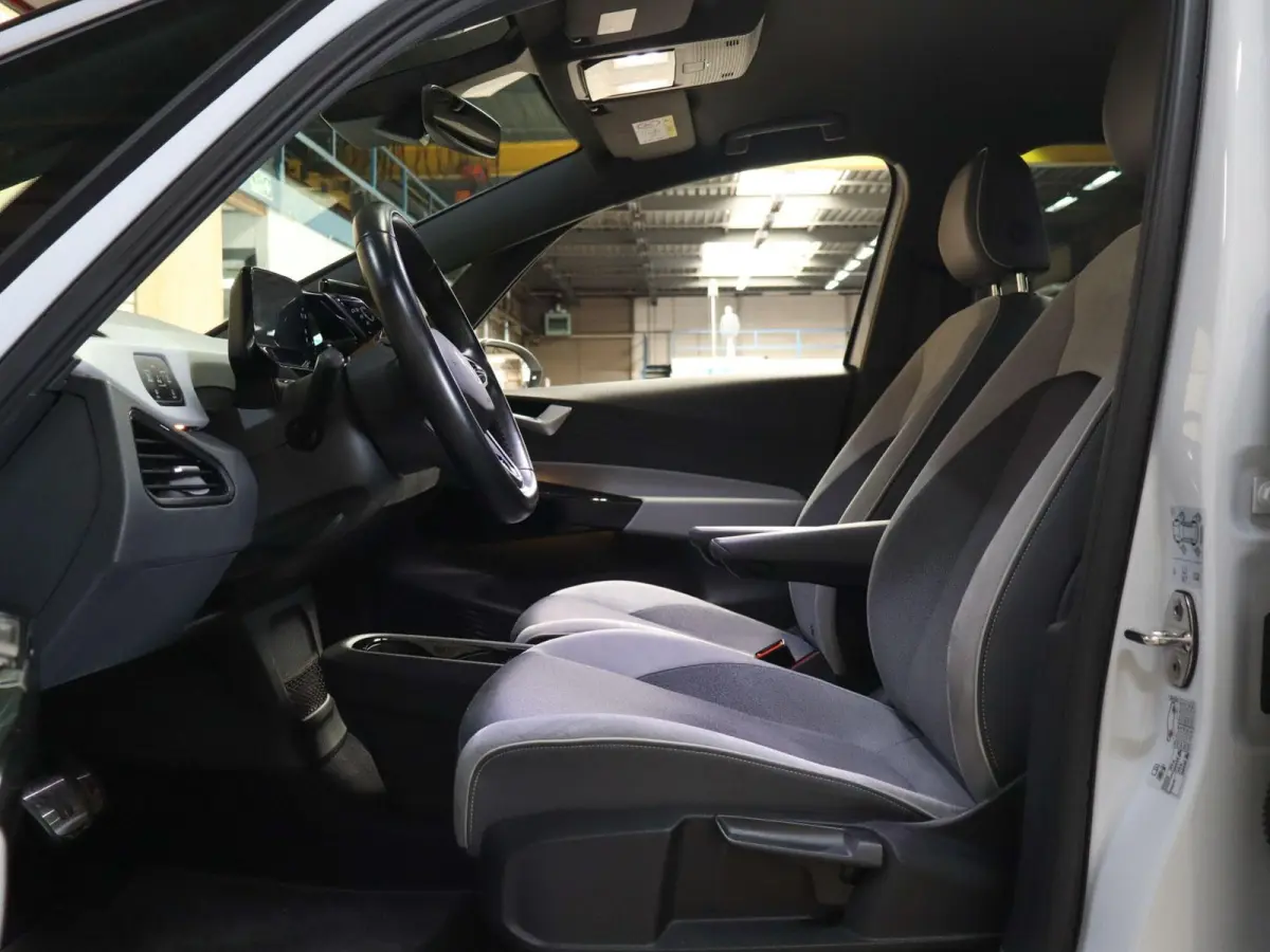 204pk First Plus 58 kWh | SoH 96% | Voorstoelen Verwarmd | Adaptive Cruise | 19" Velgen