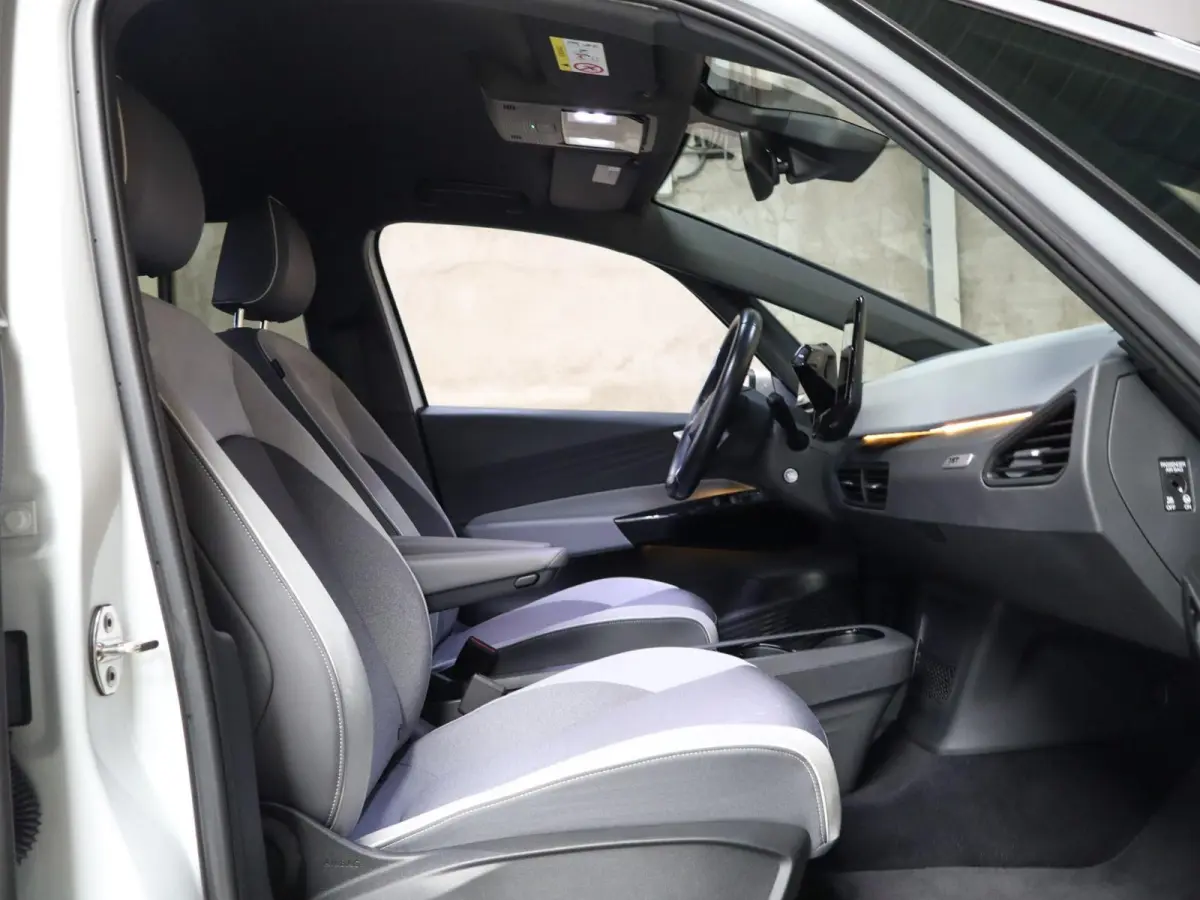 204pk First Plus 58 kWh | SoH 96% | Voorstoelen Verwarmd | Adaptive Cruise | 19" Velgen