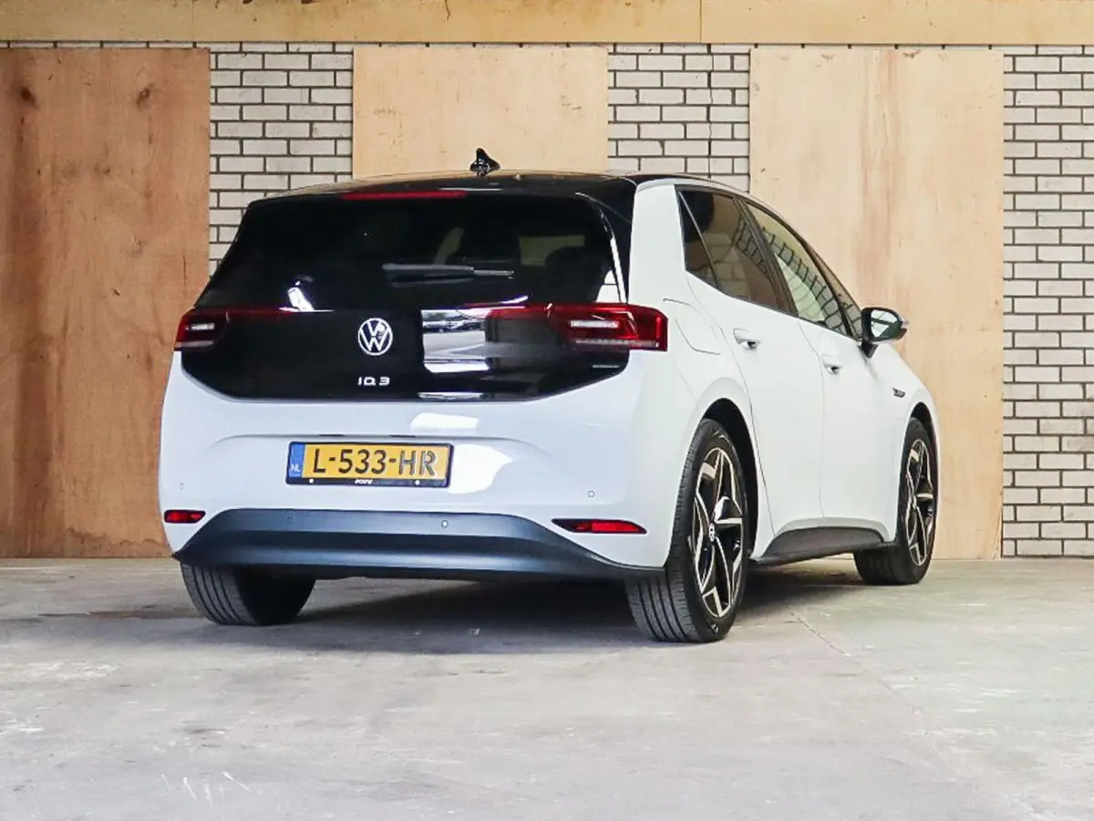 204pk First Plus 58 kWh | SoH 96% | Voorstoelen Verwarmd | Adaptive Cruise | 19" Velgen