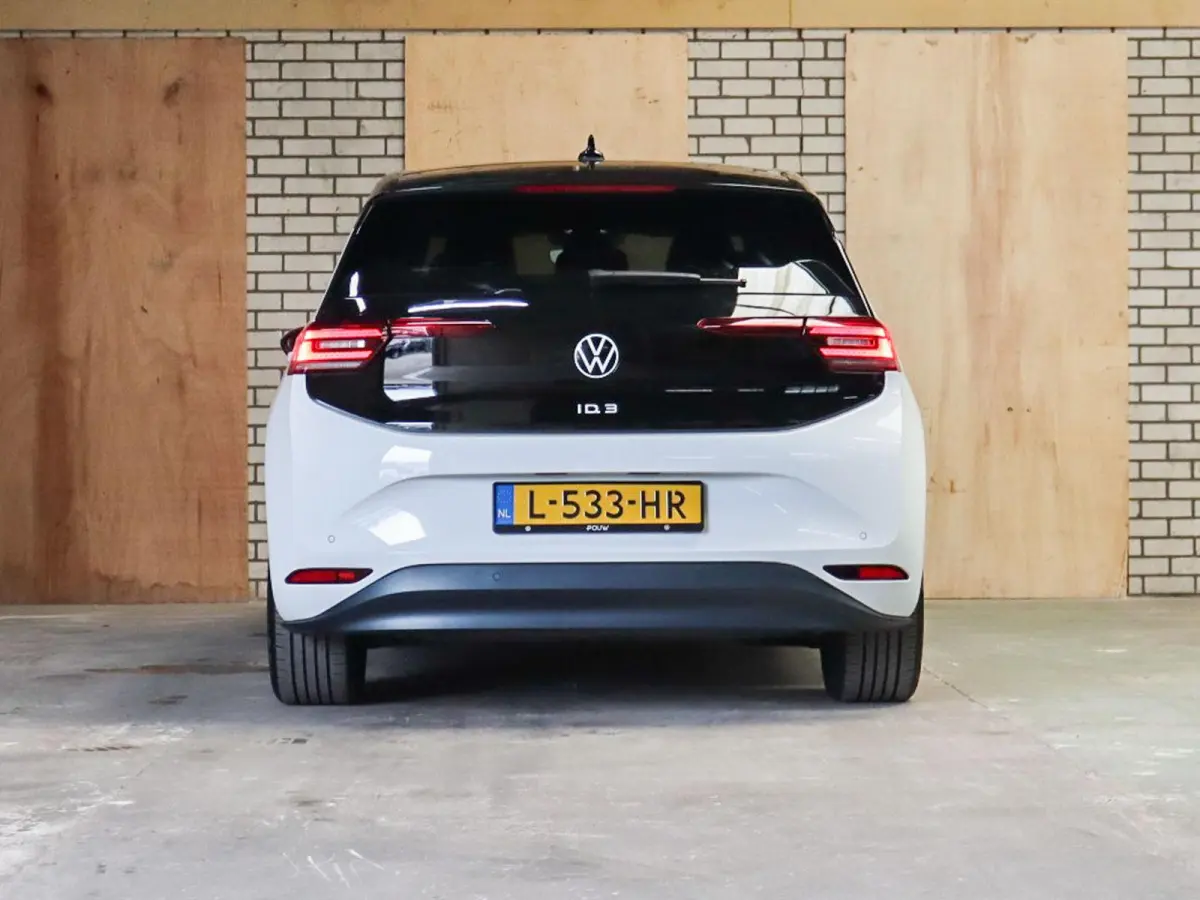 204pk First Plus 58 kWh | SoH 96% | Voorstoelen Verwarmd | Adaptive Cruise | 19" Velgen