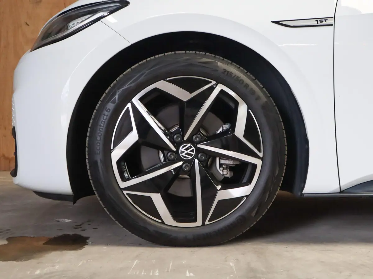 204pk First Plus 58 kWh | SoH 96% | Voorstoelen Verwarmd | Adaptive Cruise | 19" Velgen