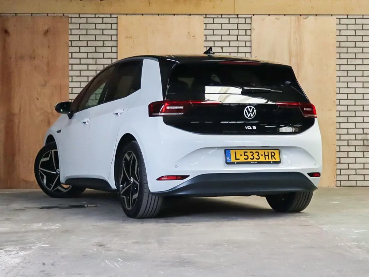 204pk First Plus 58 kWh | SoH 96% | Voorstoelen Verwarmd | Adaptive Cruise | 19" Velgen