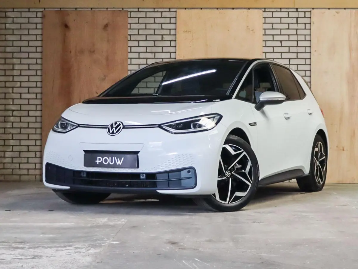 204pk First Plus 58 kWh | SoH 96% | Voorstoelen Verwarmd | Adaptive Cruise | 19" Velgen