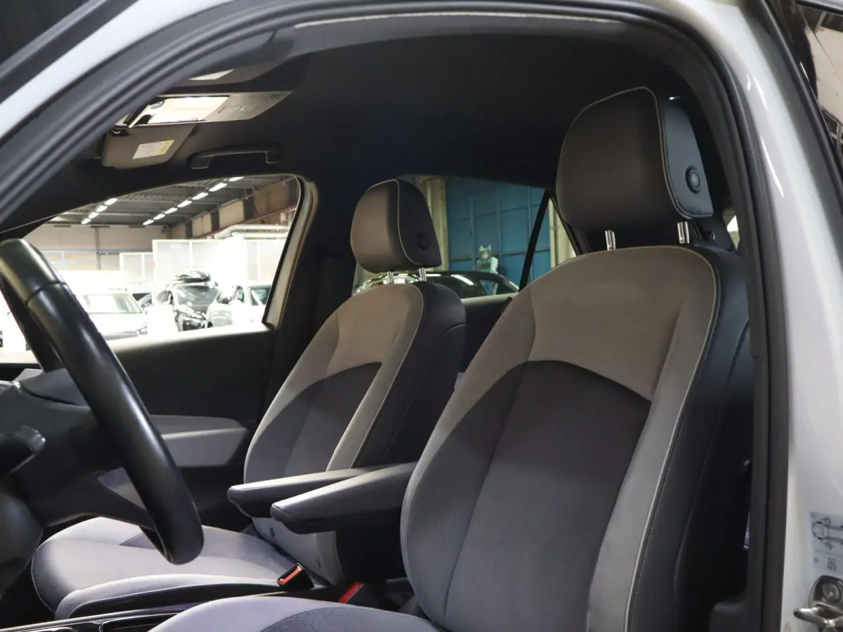 204pk First Plus 58 kWh | SoH 96% | Voorstoelen Verwarmd | Adaptive Cruise | 19" Velgen