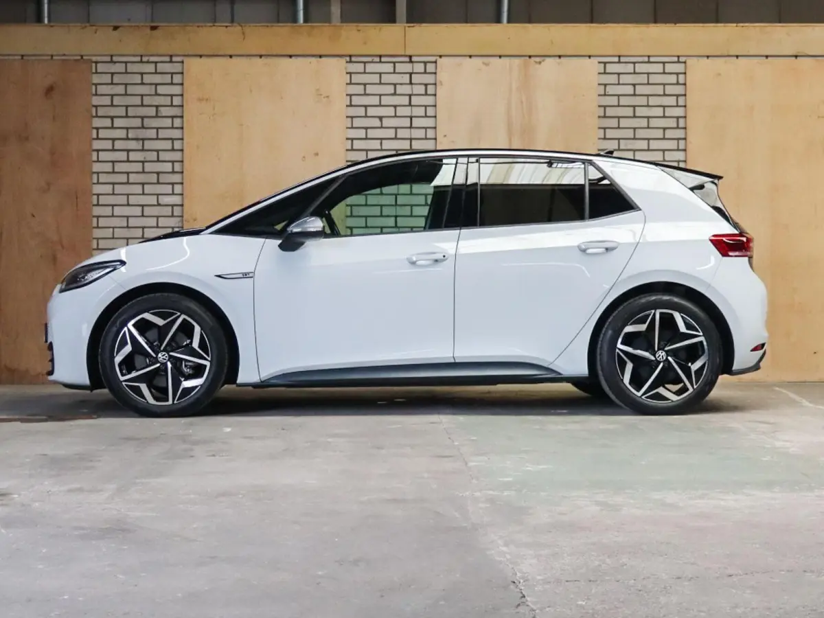 204pk First Plus 58 kWh | SoH 96% | Voorstoelen Verwarmd | Adaptive Cruise | 19" Velgen