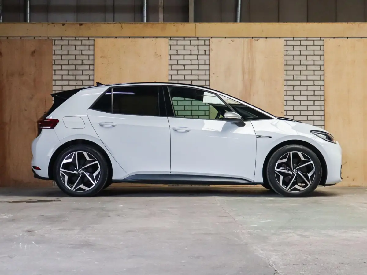 204pk First Plus 58 kWh | SoH 96% | Voorstoelen Verwarmd | Adaptive Cruise | 19" Velgen