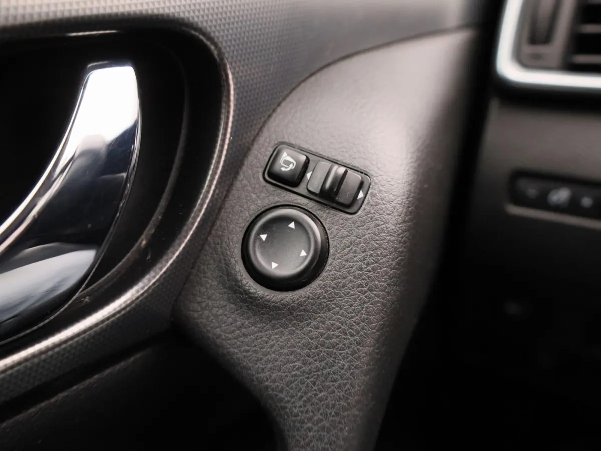 1.2 N-Connecta | Climate Control | Navigatie | Stoelverwarming | Achteruitrijcamera | Parkeersensoren | Lichtmetalen Velgen |