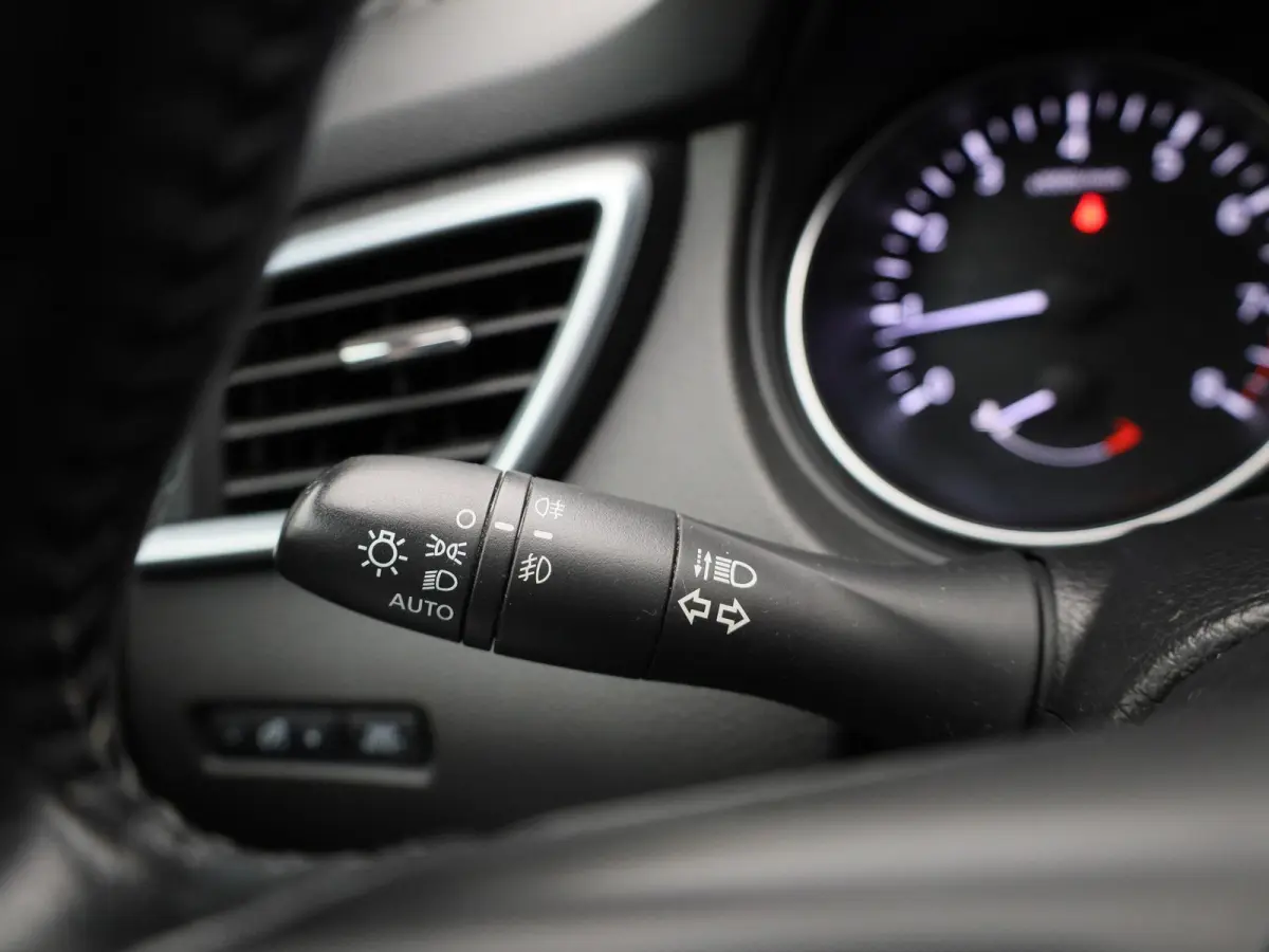 1.2 N-Connecta | Climate Control | Navigatie | Stoelverwarming | Achteruitrijcamera | Parkeersensoren | Lichtmetalen Velgen |