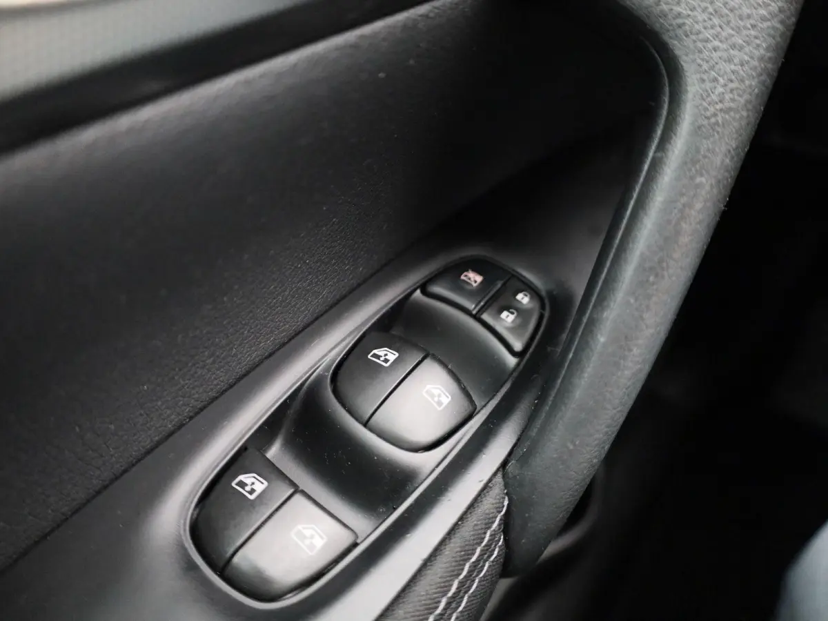 1.2 N-Connecta | Climate Control | Navigatie | Stoelverwarming | Achteruitrijcamera | Parkeersensoren | Lichtmetalen Velgen |